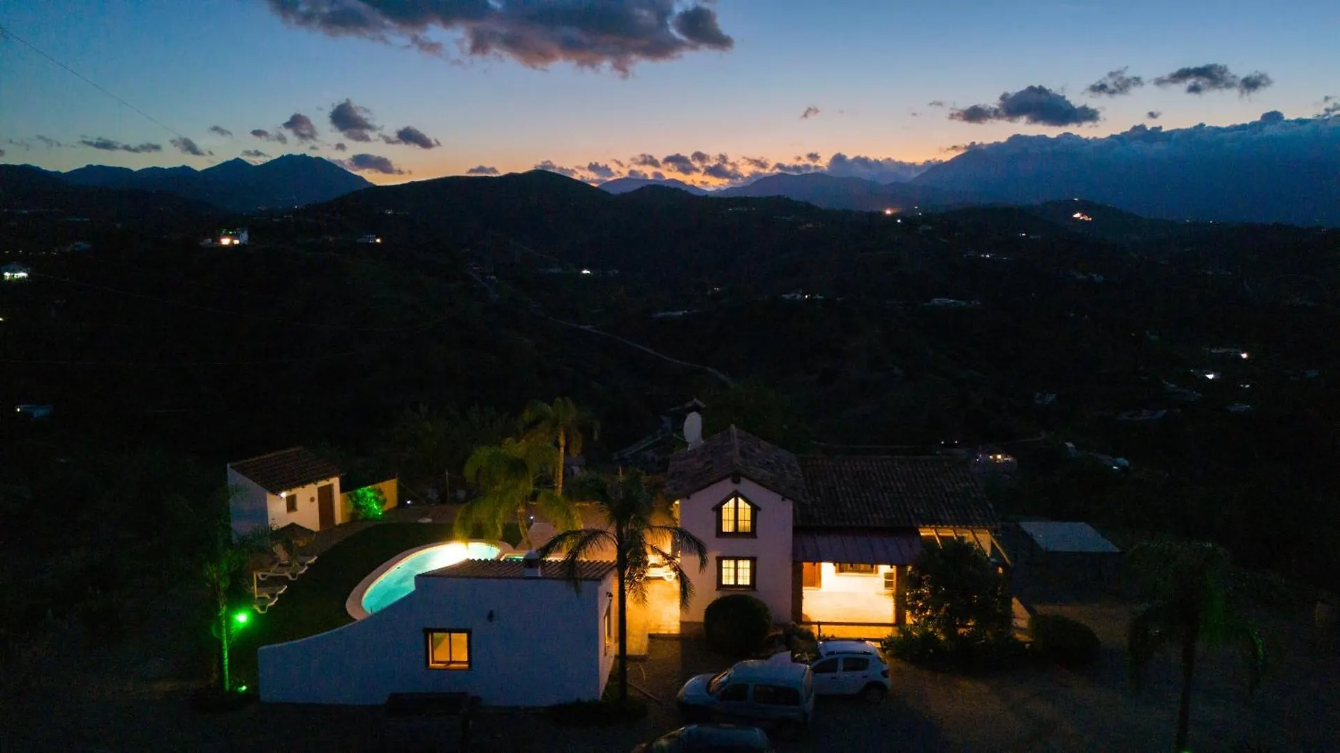 Finca El Cerro - Piscina Y Jacuzzi Malaga Chalet