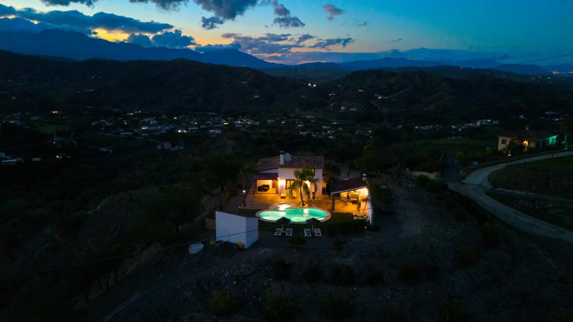 Finca El Cerro - Piscina Y Jacuzzi Malaga Spain